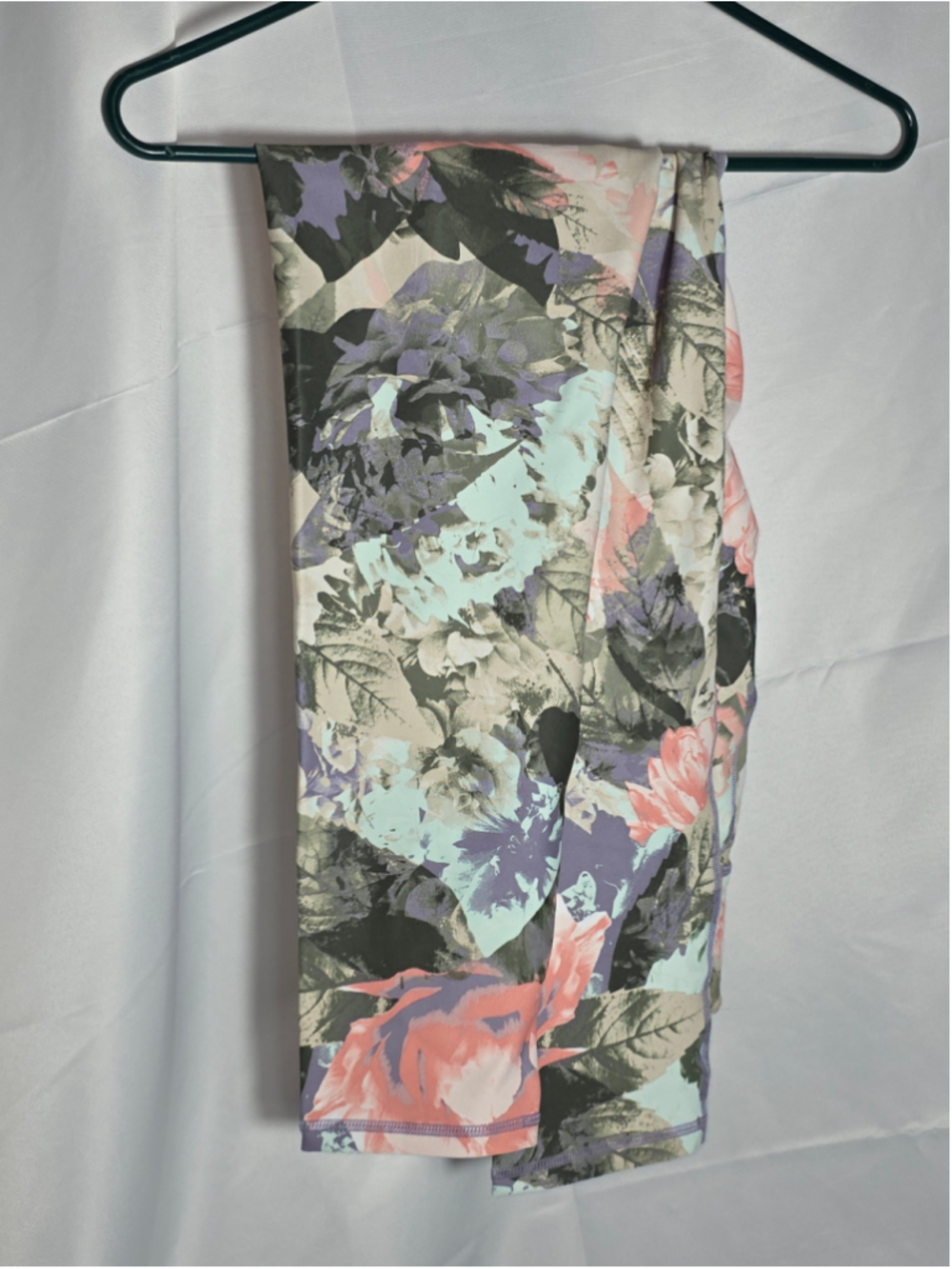 Women's Fabletics Floral Leggings XL Multi-color Pink cottagecore athleisure